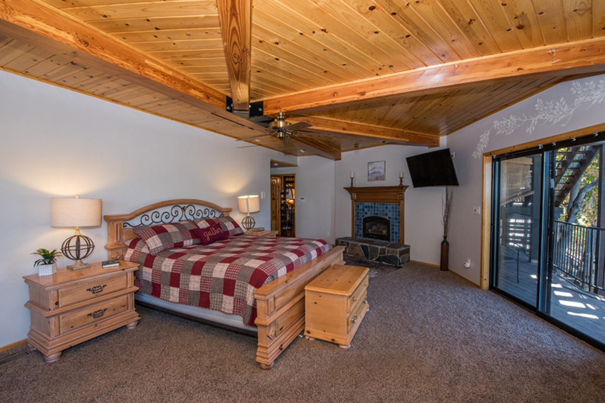 Mater Bedroom 1 - Colusa Cabin