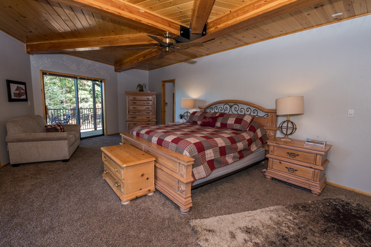 Mater Bedroom 1 - Colusa Cabin