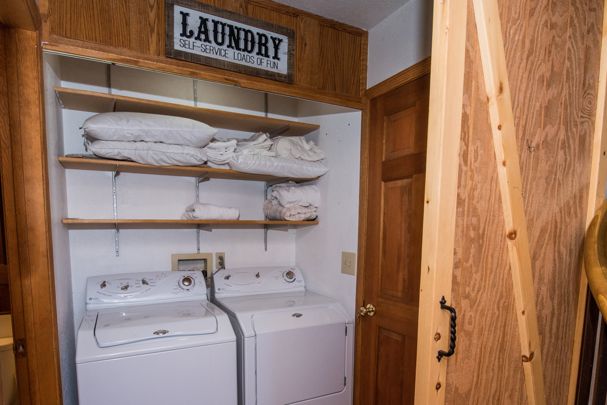 Laundry Room - Colusa Cabin